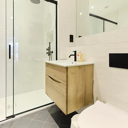 The South Wimbledon Place - Adorable 2Bdr Flat With Balcony London Exterior photo