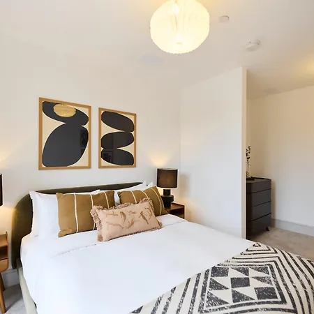The South Wimbledon Place - Adorable 2Bdr Flat With Balcony London Exterior photo