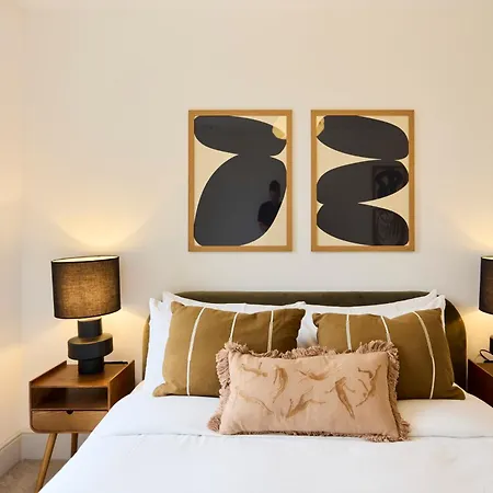 The South Wimbledon Place - Adorable 2Bdr Flat With Balcony London Exterior photo