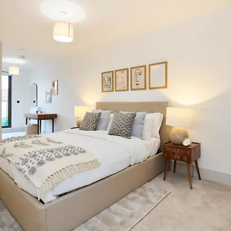 The South Wimbledon Place - Adorable 2Bdr Flat With Balcony London Exterior photo